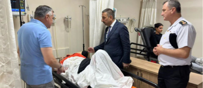 YARALILARI HASTANEDE ZİYARET ETTİ