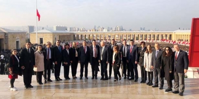 YAVUZYILMAZ: FİKİRLERİNİZİN VE DEVRİMLERİNİZİN İZİNDEYİZ YÜCE ATAM