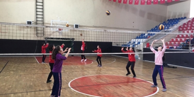 YILDIZ KIZ VE GENÇ KIZLARDA DEVREK’İ TEMSİL EDECEKLER