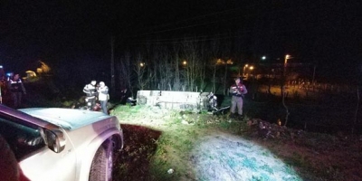  YOLCU MİNİBÜSÜ DEVRİLDİ: 16 YARALI