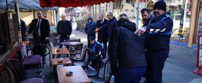 ZABITA EKİPLERİ KALDIRIM İŞGALİNE GÖZ AÇTIRMIYOR
