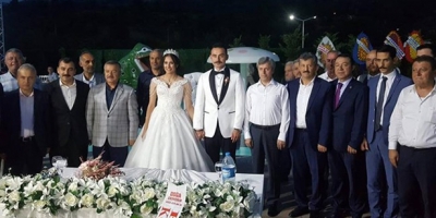 ZONGULDAK SİYASİLERİNİ VE PROTOKOLÜNÜ BİR ARAYA GETİREN DÜĞÜN